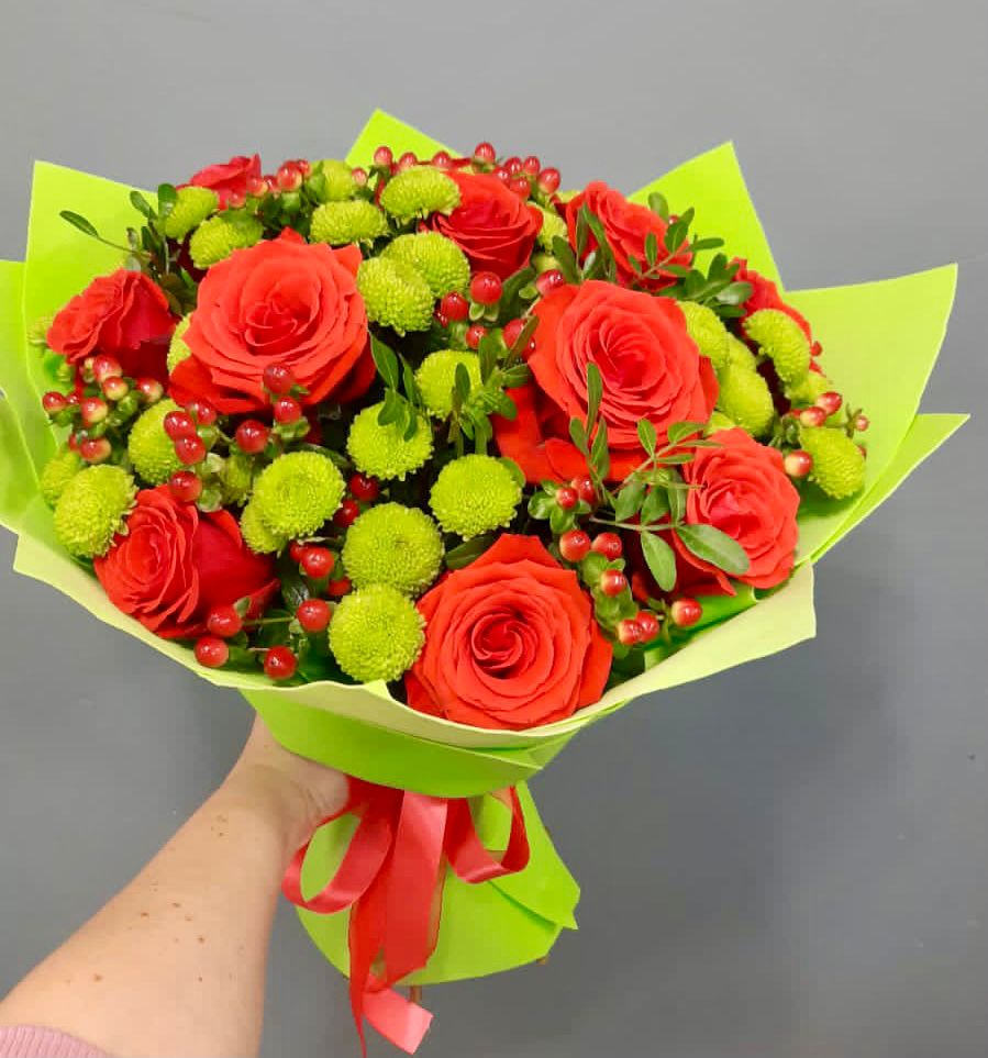 Букет цветов из: Хризантемы и Розы в Змейской