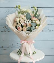Букет цветов из:  Розы и Лизиантусы в Змейской