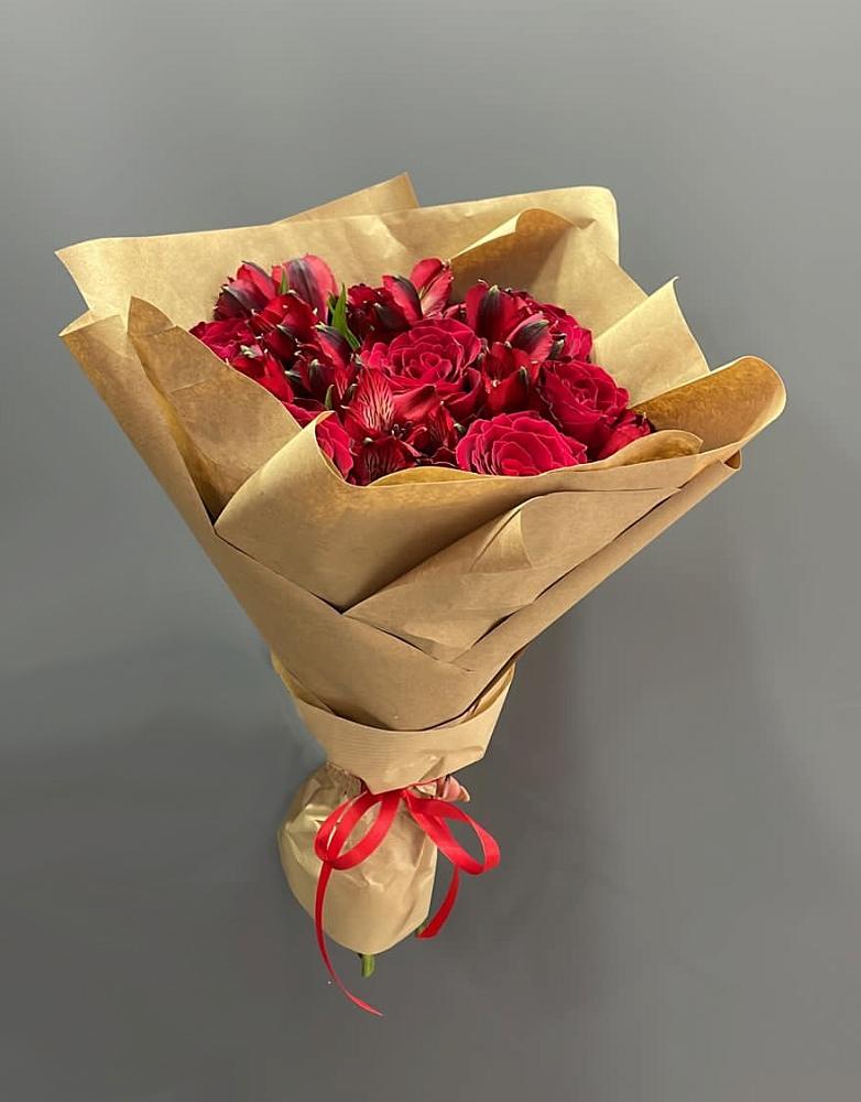 Букет цветов из: Альстромерии и Розы в Змейской