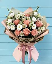 Букет цветов из:  Розы, Альстромерии и Лизиантусы в Змейской