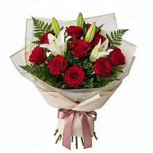Букет цветов из:  Лилии и Розы в Змейской