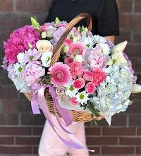 Композиция солнечный день в Змейской Цветочная композиция из Розы, Хризантемы, Пионы и Лизиантусы в корзине в Змейской