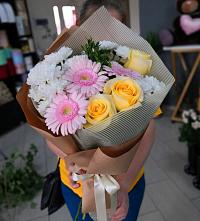 Букет цветов из:  Герберы, Розы и Хризантемы в Змейской