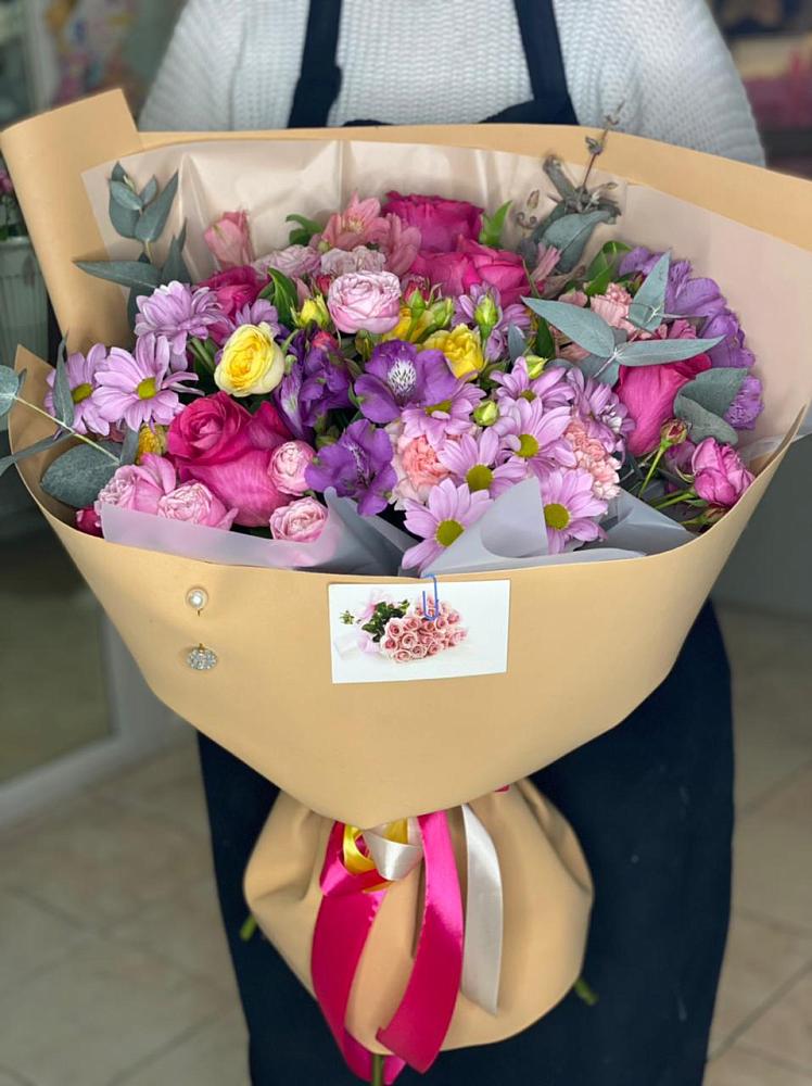 Букет цветов из: Хризантемы, Гвоздики и Альстромерии в Змейской