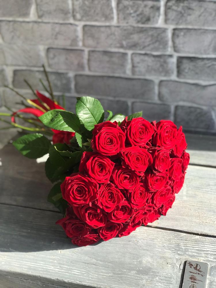 Букет Красные розы Фридом в Змейской