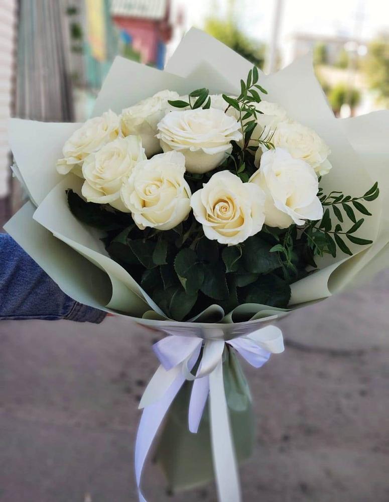 Букет Белые розы Проуд в Змейской