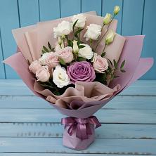 Букет цветов из:  Розы и Лизиантусы в Змейской
