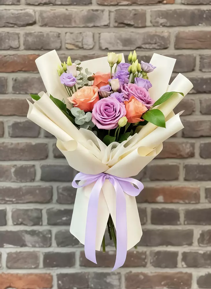 Букет цветов из: Лизиантусы и Розы в Змейской