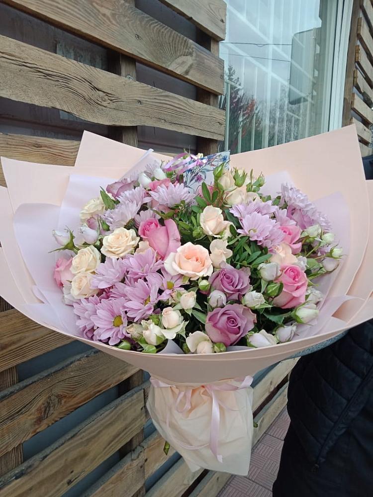 Букет цветов из: Розы и Хризантемы в Змейской