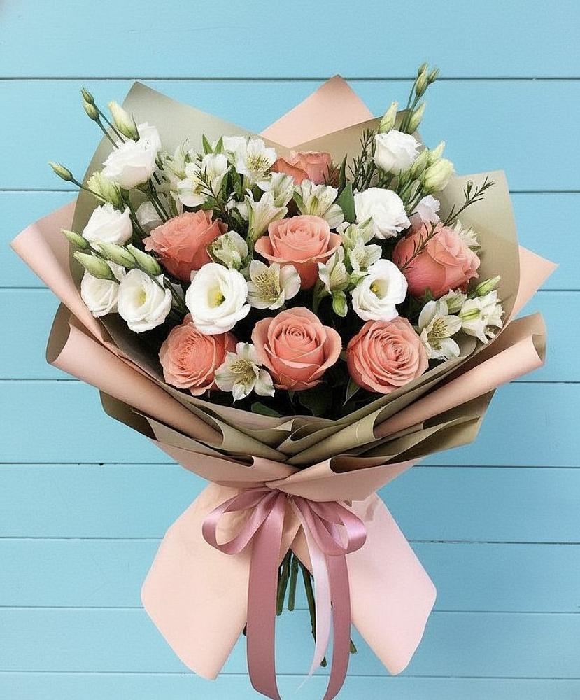 Букет цветов из: Розы, Альстромерии и Лизиантусы в Змейской