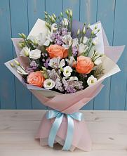 Букет цветов из:  Лизиантусы, Розы, Альстромерии и Гипсофила в Змейской