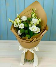 Букет цветов из:  Хризантемы и Лизиантусы в Змейской