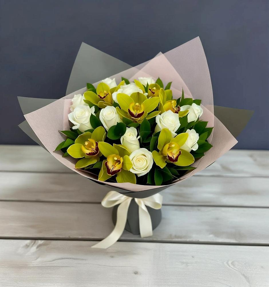 Букет цветов из: Орхидеи и Розы в Змейской