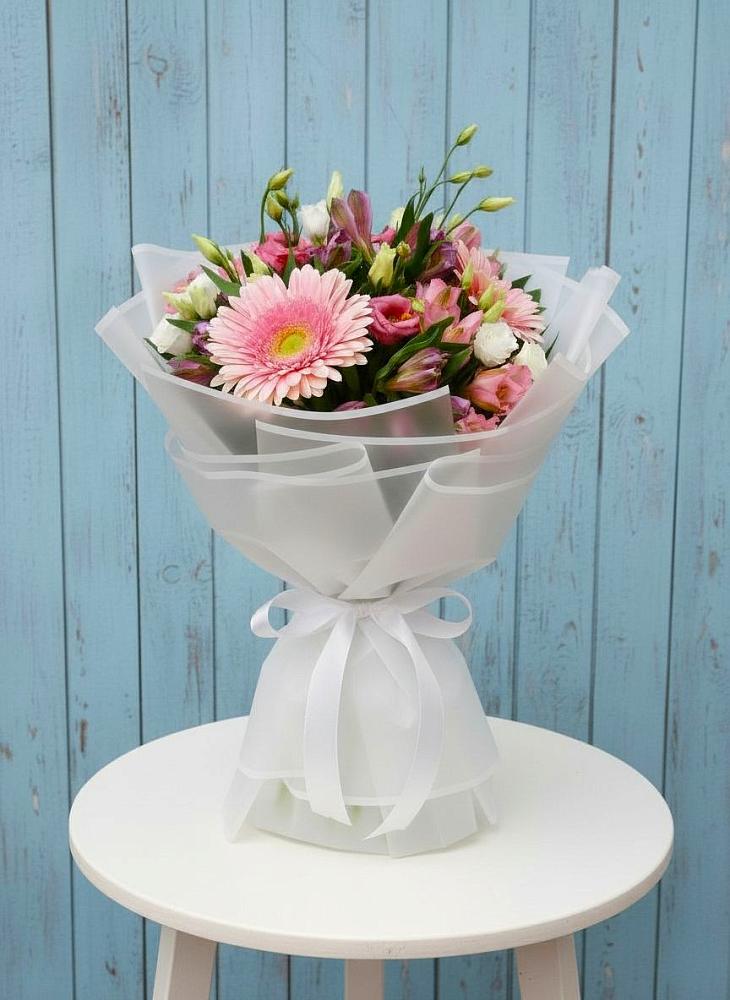 Букет цветов из: Герберы, Альстромерии и Лизиантусы в Змейской