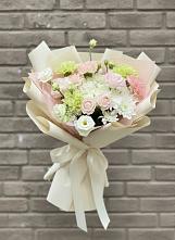 Букет цветов из:  Гвоздики, Розы, Лизиантусы и Хризантемы #REPLACE_PRED# Змейской