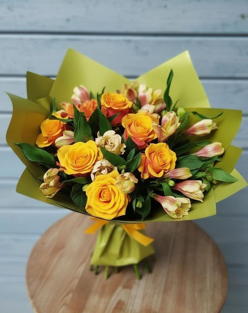 Букет цветов из: Альстромерии и Розы в Змейской