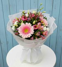Букет цветов из:  Герберы, Альстромерии и Лизиантусы в Змейской