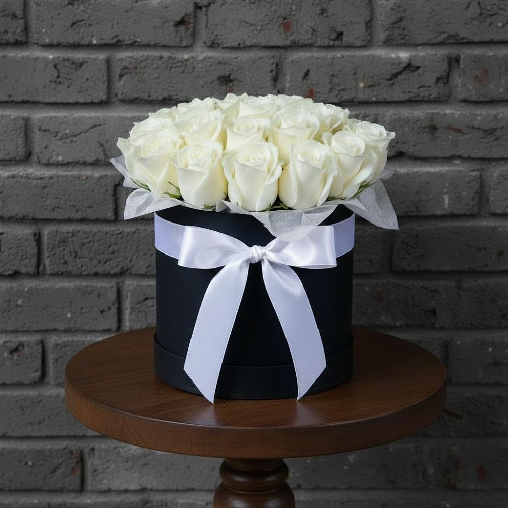 Цветочная композиция из Розы в шляпной коробке в Змейской