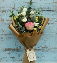 Букет цветов из:  Розы и Лизиантусы в Змейской