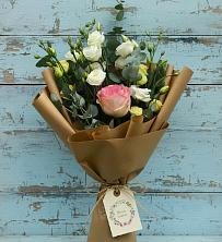 Букет цветов из:  Розы и Лизиантусы в Змейской