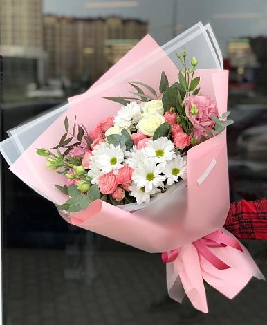 Букет цветов из: Розы, Лизиантусы и Хризантемы в Змейской