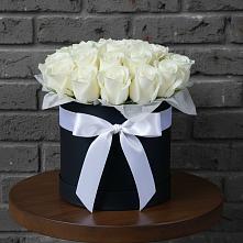 Цветочная композиция из Розы в шляпной коробке в Змейской